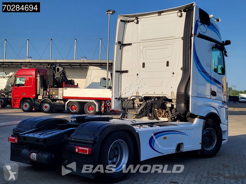Traktor Mercedes 1945 4X2 GigaSpace 2x Tanks...