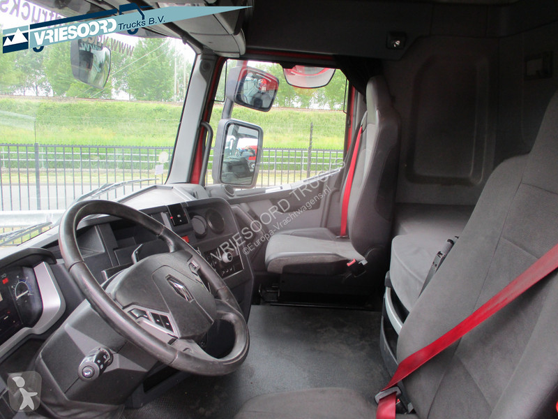 Traktor Renault T HD001