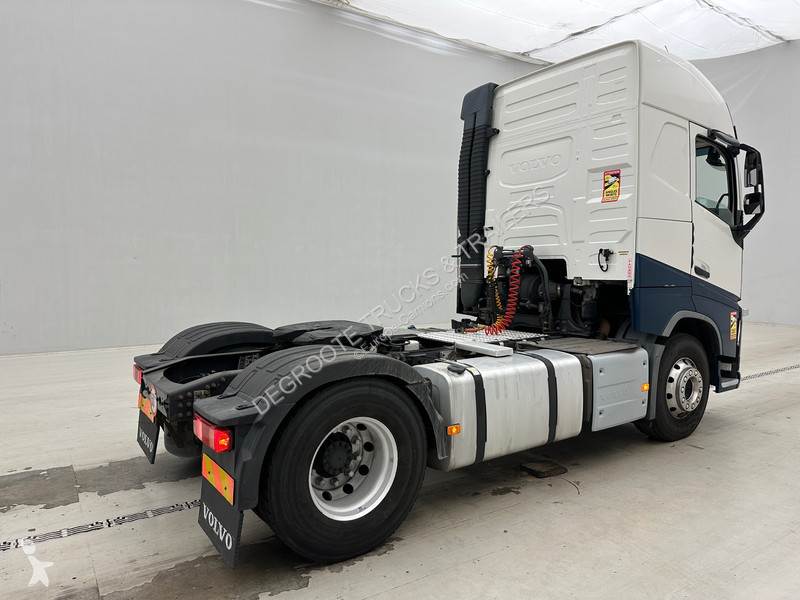 Traktor Volvo 420 Globetrotter - ADR