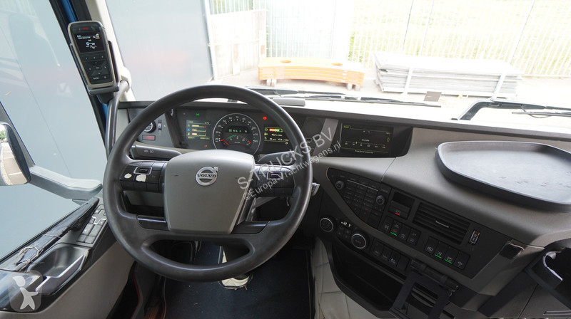 Tahač Volvo 6X4 EURO 6 GLOBETROTTER