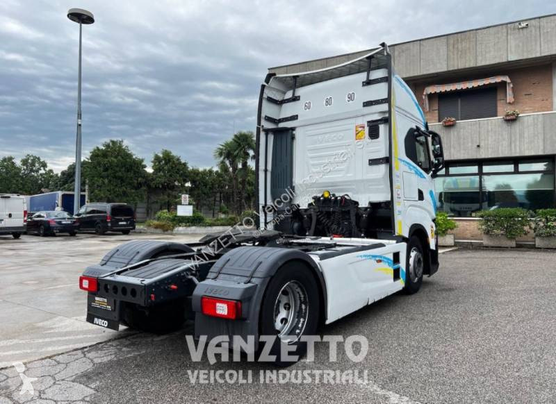 Traktor Iveco