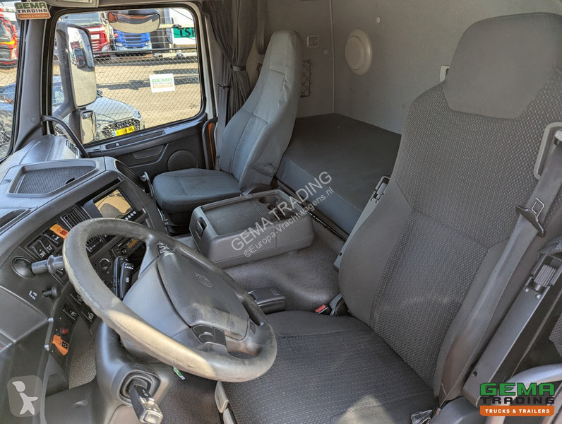 Tahač Volvo 6x2/4 Globetrotter Euro 5 - ADR -...