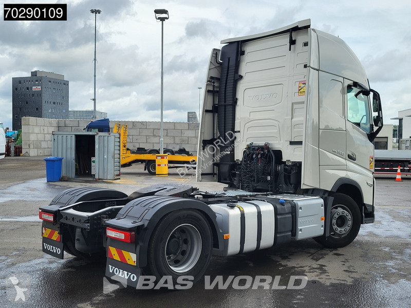 Traktor Volvo 500 4X2 XL VEB+ 2xTanks Navi LED...