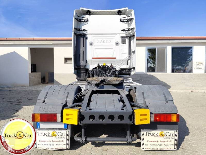 Tahač Iveco