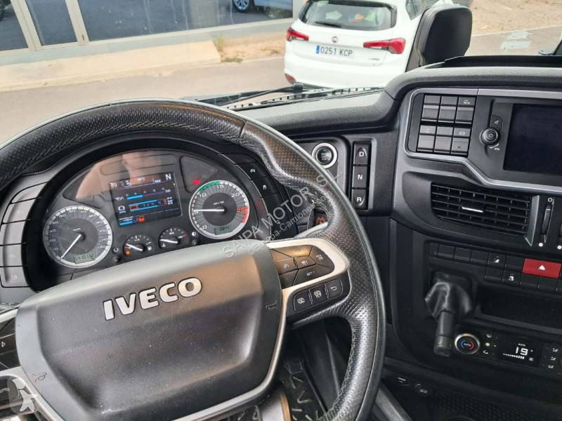Traktor Iveco