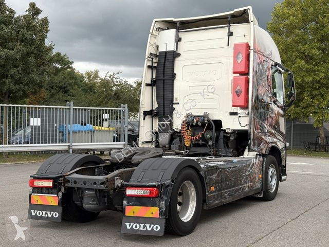Tahač Volvo...