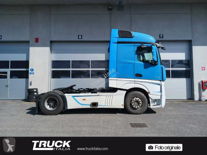 Tractor Mercedes V