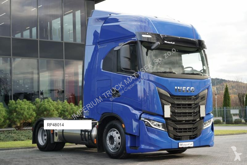 Влекач Iveco 460
