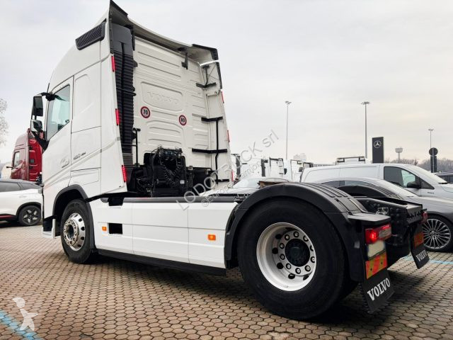 جرار Volvo 460