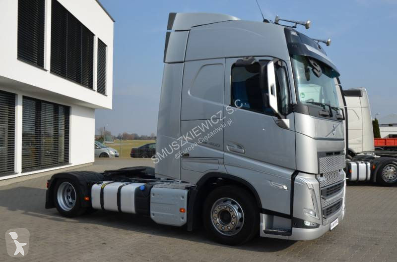 جرار Volvo