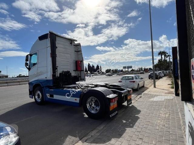 جرار Volvo