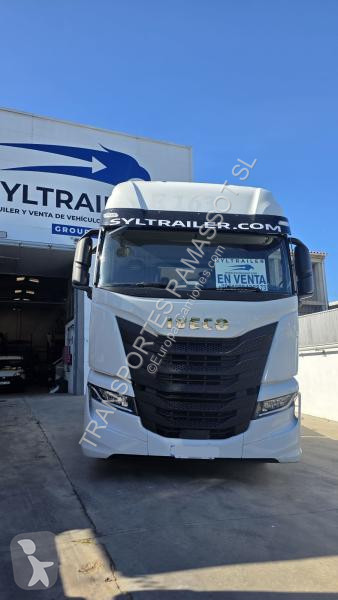 جرار Iveco 490