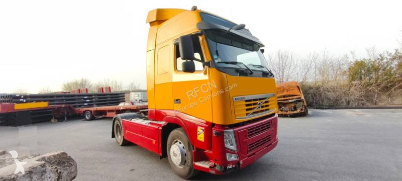 جرار Volvo