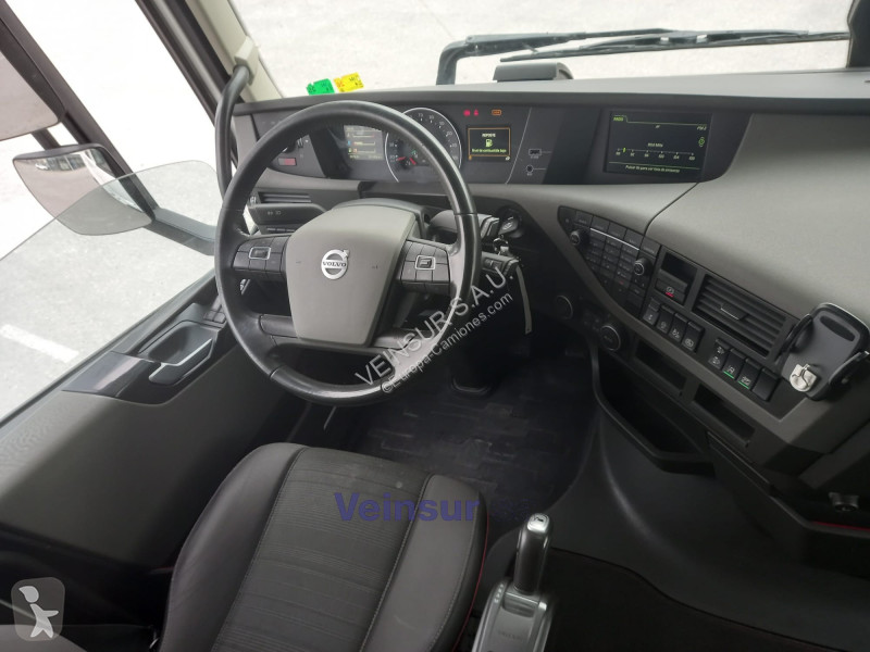 جرار Volvo 4