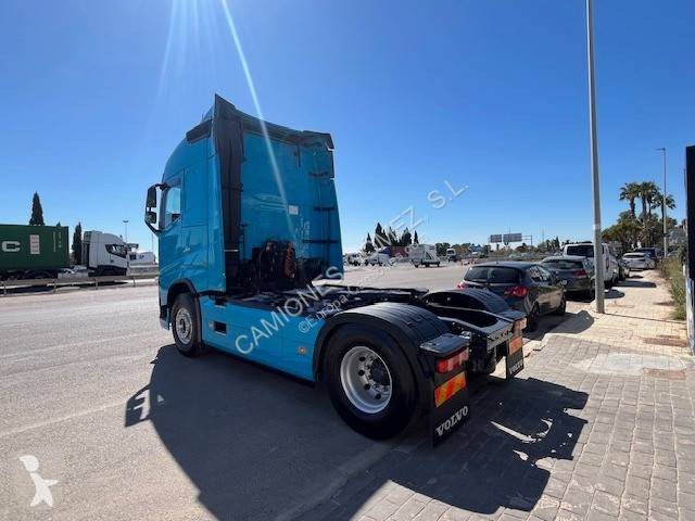 جرار Volvo