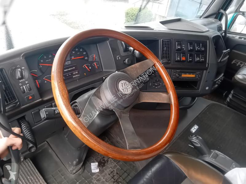 جرار Volvo