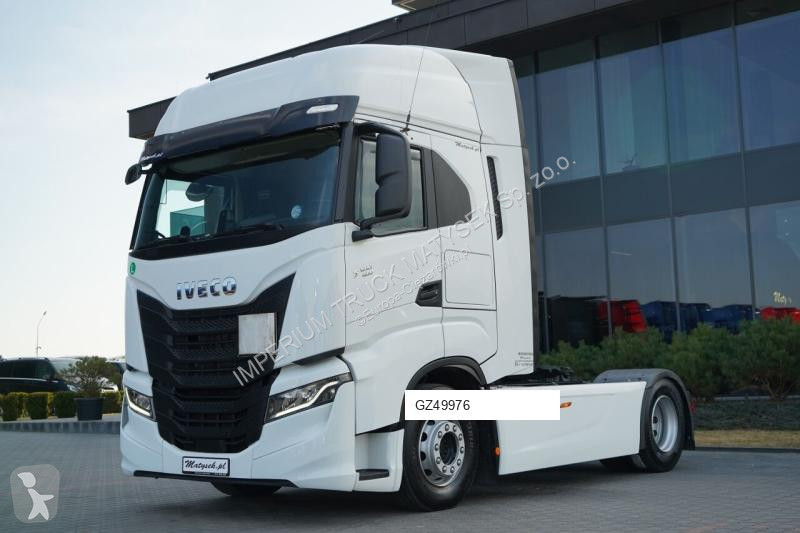 Влекач Iveco 490