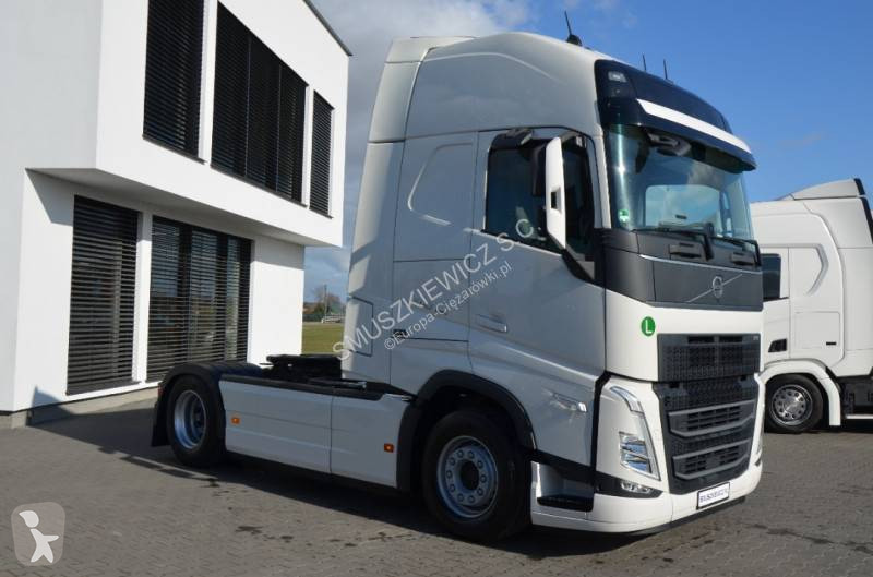 جرار Volvo