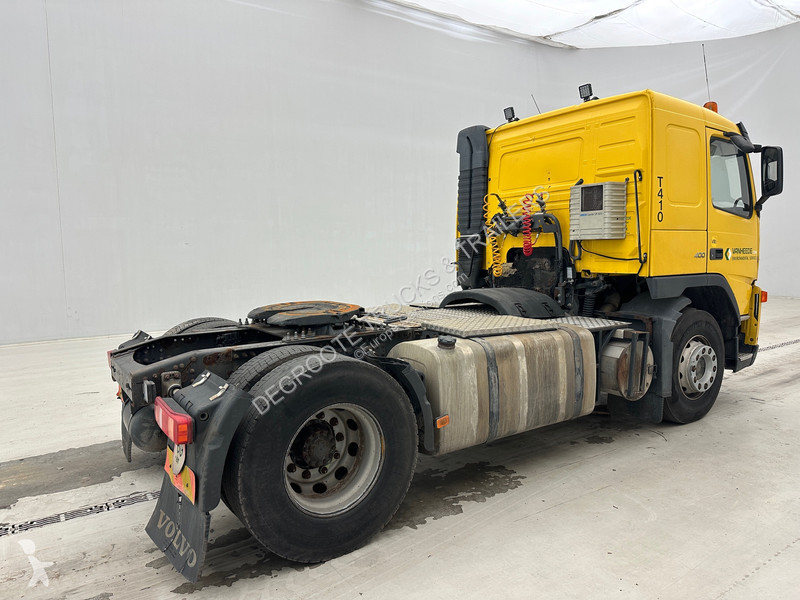 جرار Volvo 400