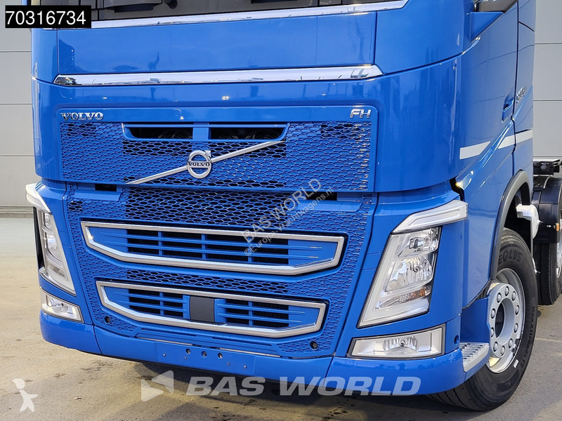 جرار Volvo 500 8X2 Steered Tag axle!...
