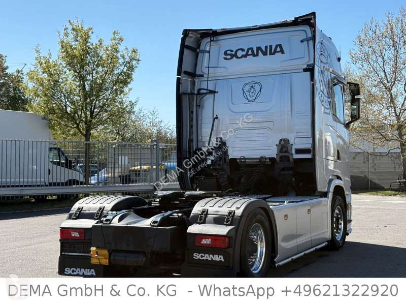 جرار Scania...