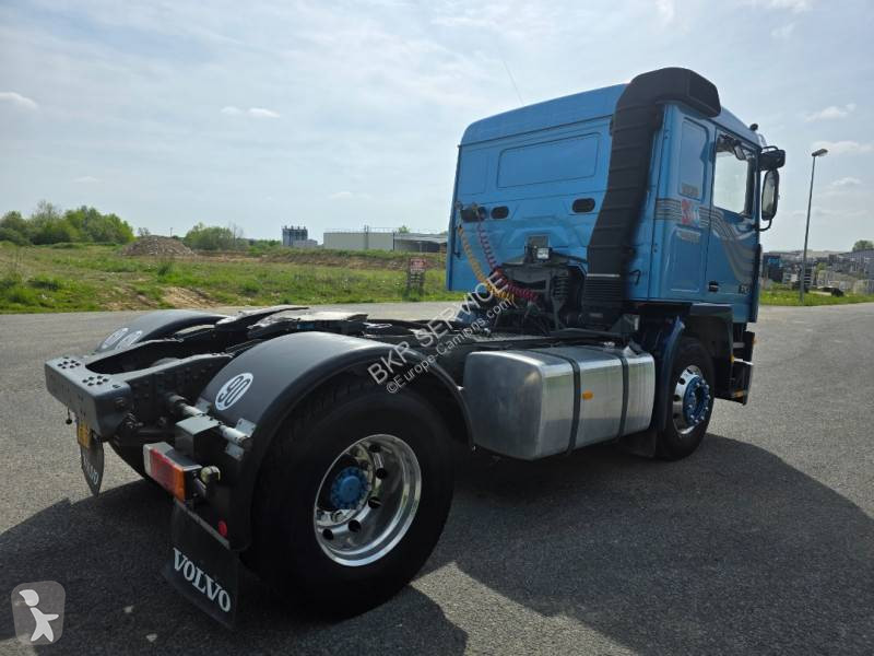 جرار Volvo