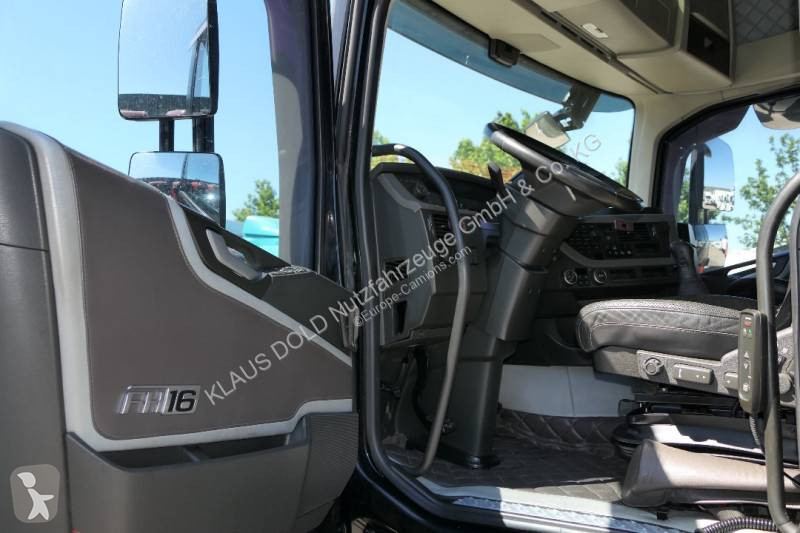 جرار Volvo