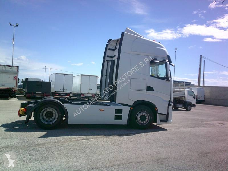 Nyergesvontató Iveco 440 S 48