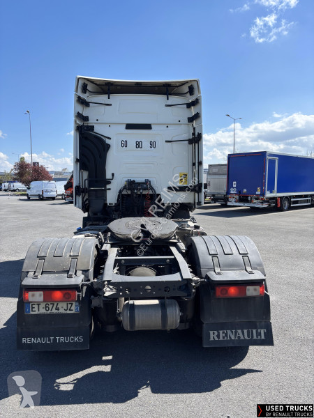 Cap tractor Renault