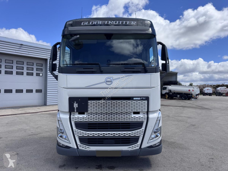 جرار Volvo