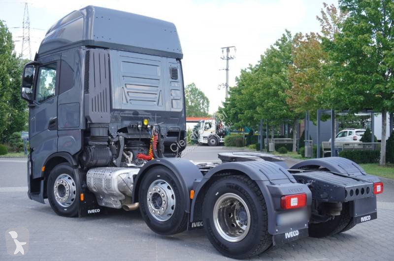 Влекач Iveco