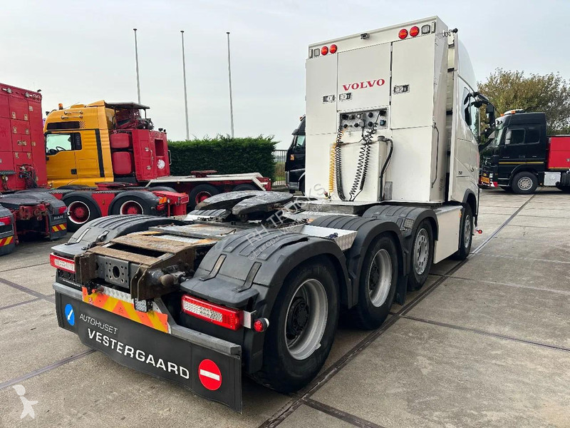 جرار Volvo 16750 8X4 - 180 TON - POWER STEERING...