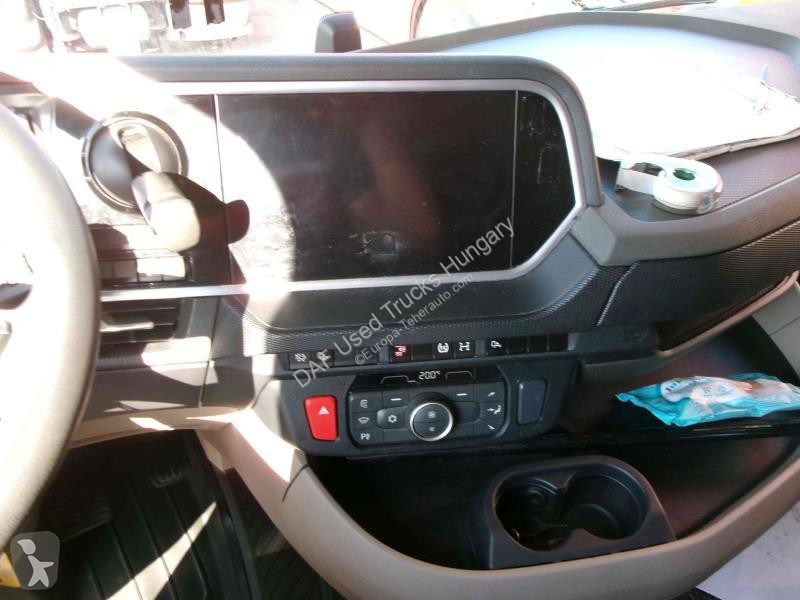 جرار DAF XG  FT LOW DECK 4X2