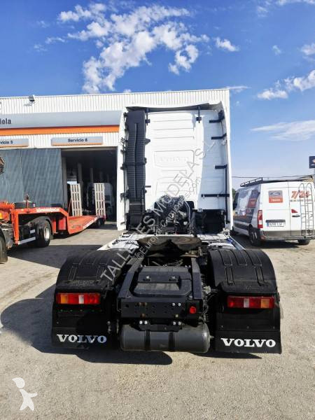 جرار Volvo