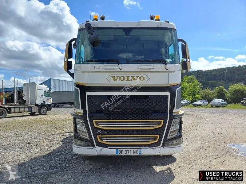 جرار Volvo