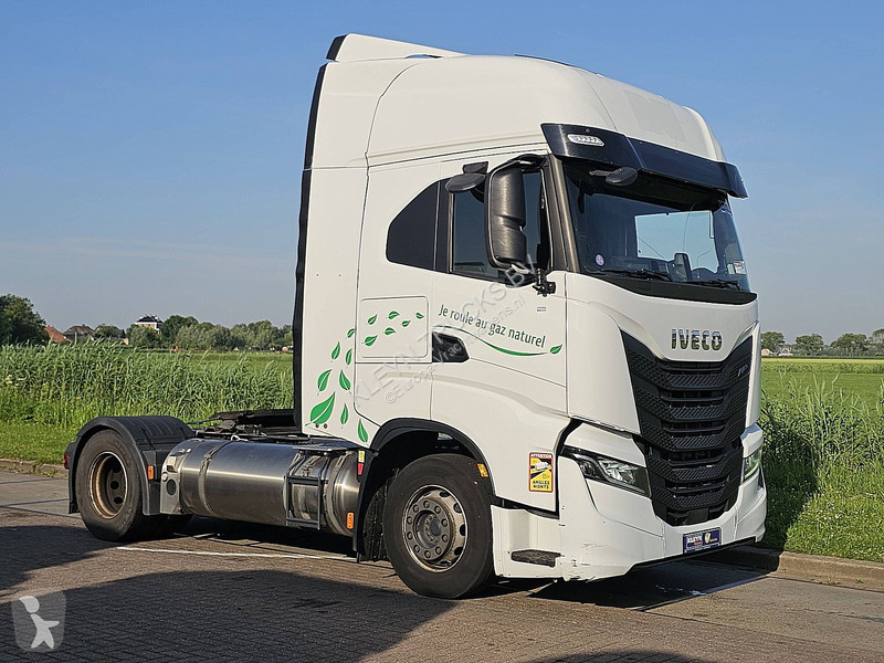 Iveco AS440S46 LNG tractor unit