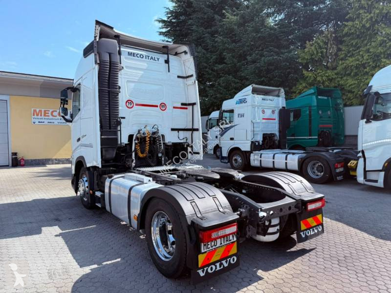 جرار Volvo