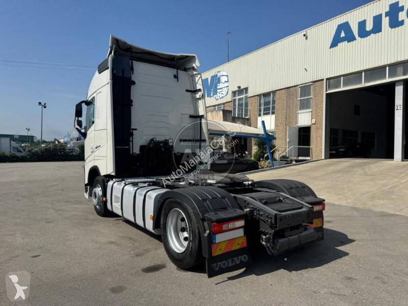 جرار Volvo