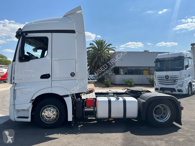 Tracteur Mercedes  1845 LS