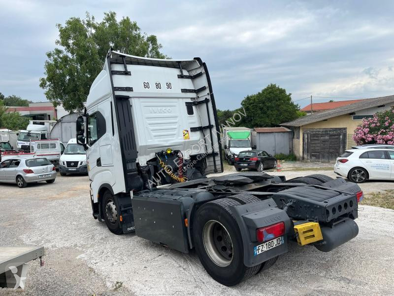 جرار Iveco 460