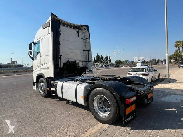 جرار Volvo