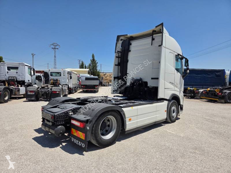 جرار Volvo