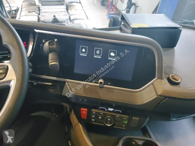 جرار DAF XG  FT 4X2