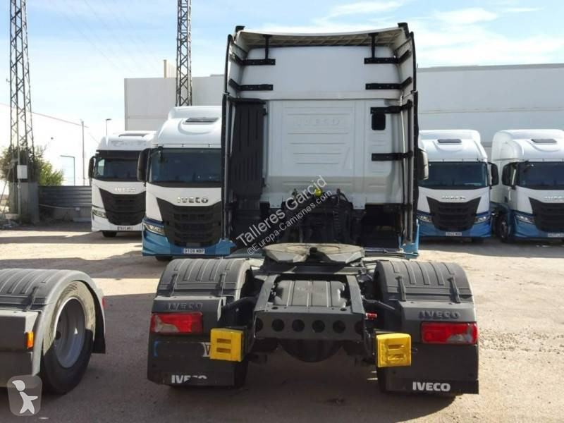 Ťahač Iveco