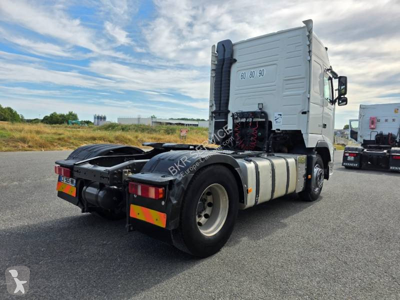 جرار Volvo