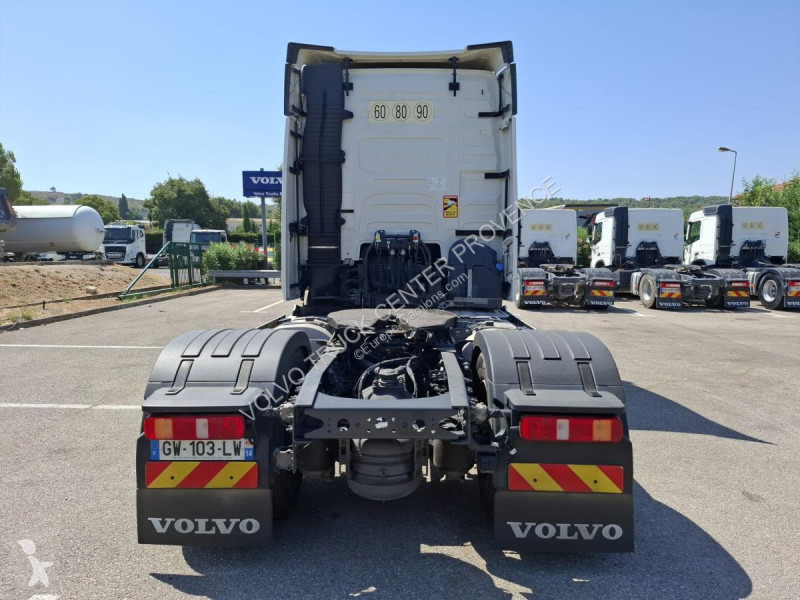 جرار Volvo 460