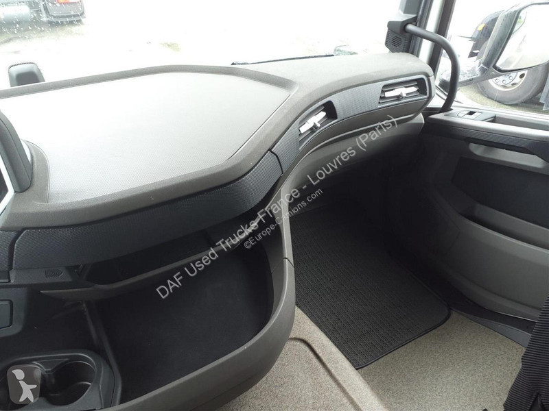 جرار DAF XFn  FT LOW DECK 4X2