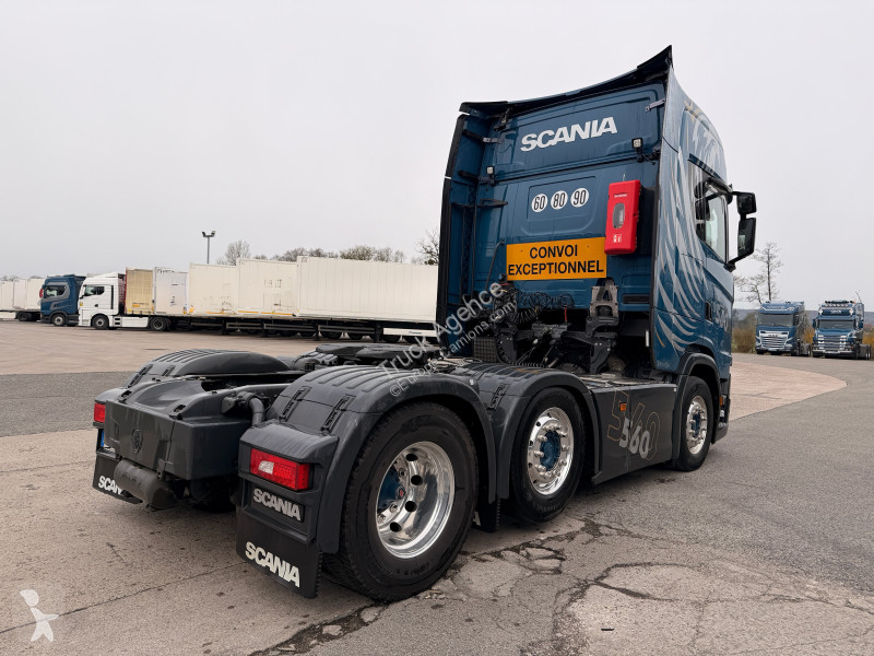 جرار Scania  560