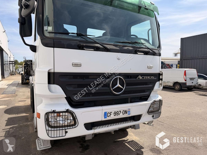 جرار Mercedes 2044