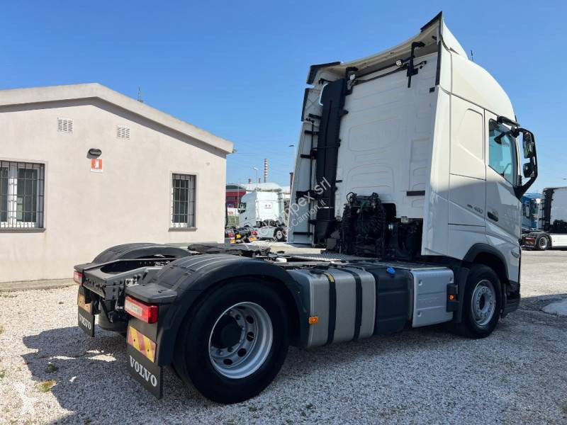جرار Volvo